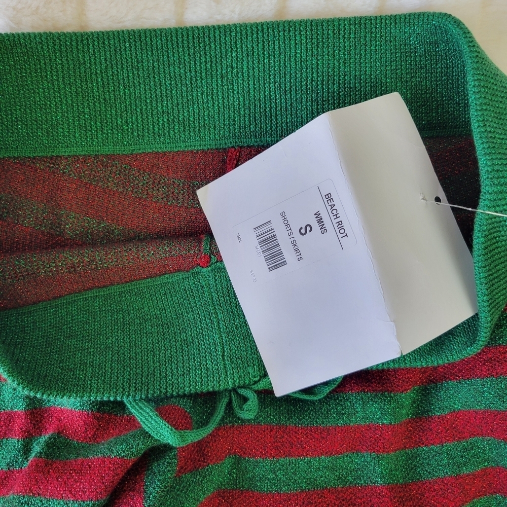 BEACH RIOT // red green stripe relaxed fit elastic drawstring balboa knit shorts - Picture 3 of 10